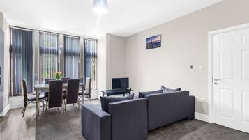 Superior Apartment, Ensuite (Ground floor Apt 2) | Restaurant