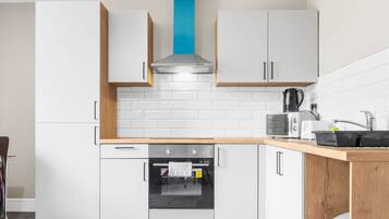 Premier Apartment, Ensuite (First floor 4) | Private kitchen