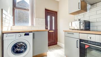 Deluxe Apartment, Ensuite (Ground floor 1) | Private kitchen