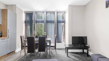 Superior Apartment, Ensuite (Ground floor Apt 2) | Restaurant