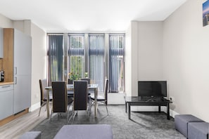 Apartamento superior, suíte (Ground floor Apt 2) | Restaurante