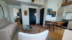 TV - Comfortable Apartment with Panoramic View in Sauzon (Sauzon)
