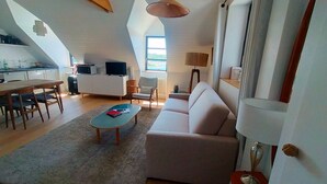 TV - Comfortable Apartment with Panoramic View in Sauzon (Sauzon)