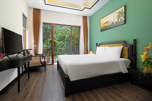 Quarto luxo, 1 cama Queen, vista para a montanha | Frigobar, cofres nos quartos, individualmente decorados