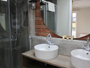 Bathroom - Welbourn (Woodhall Spa)