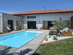 Piscina all'aperto, una piscina riscaldata