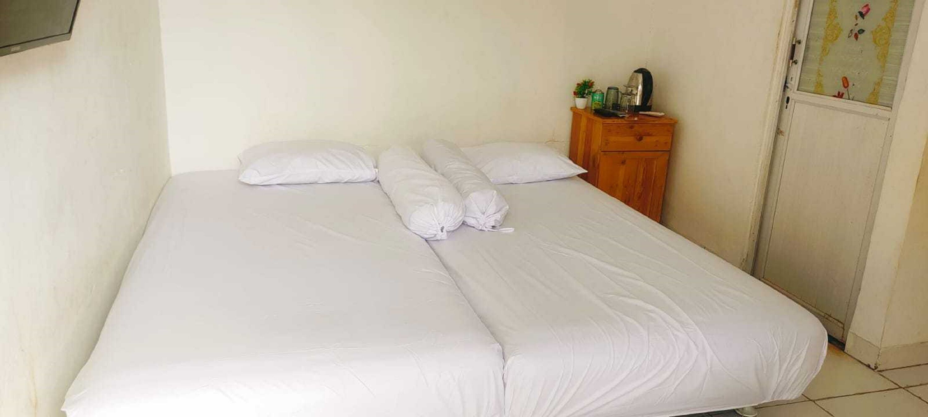 Deluxe Double Room | Desk, free WiFi, bed sheets