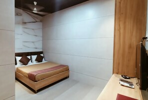 Deluxe-Zimmer | Schallisolierte Zimmer, Zustellbetten, kostenloses WLAN, Bettwäsche