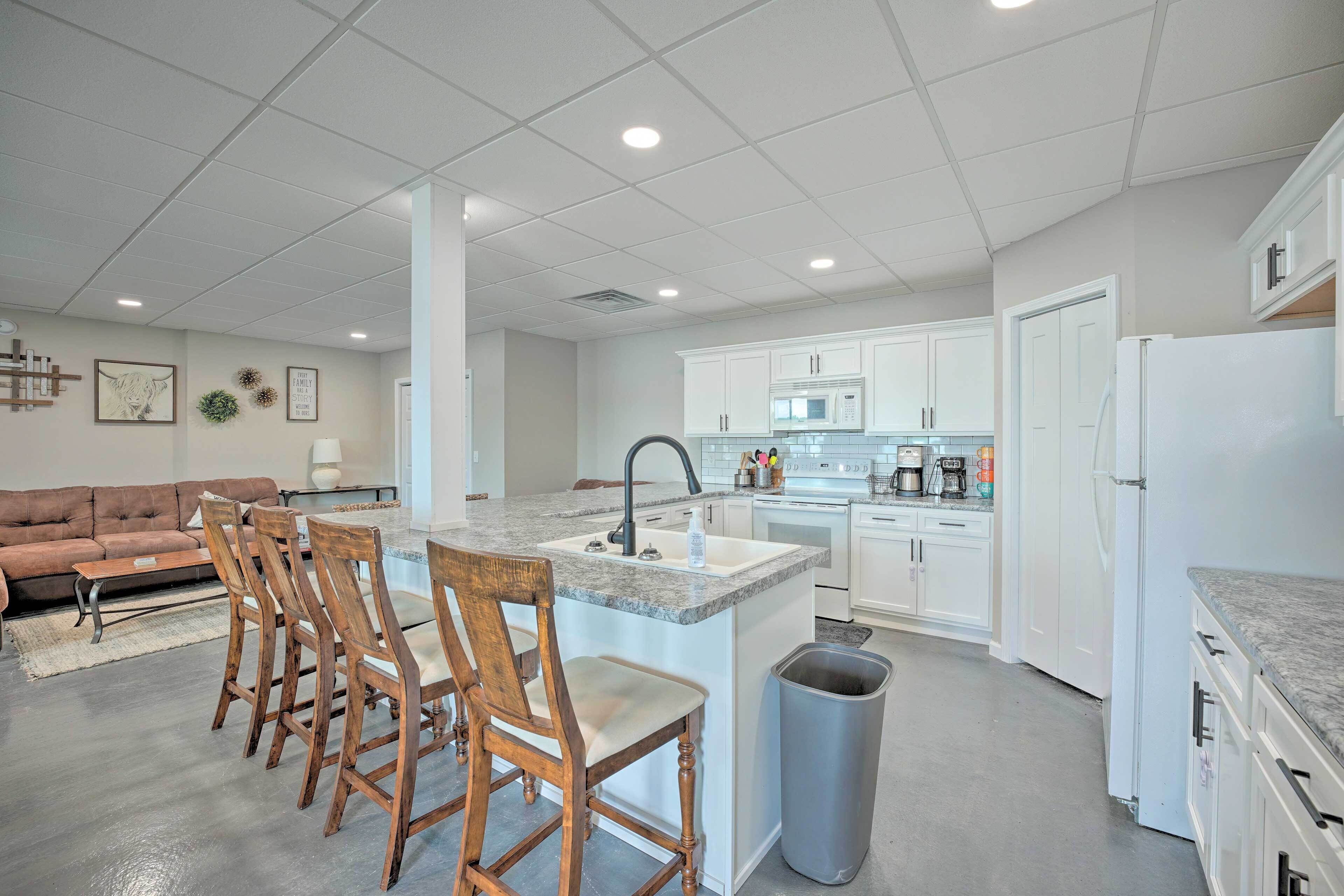 Fridge, microwave, stovetop, dishwasher