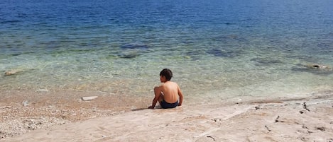 Una spiaggia nelle vicinanze