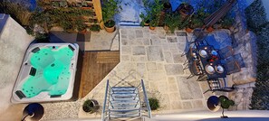 Outdoor dining - Stone house with whirlpool in the countryside, near the sea (Rakalj)