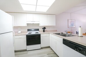 Refrigerador, microondas, horno y lavavajillas 