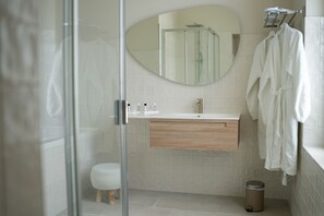 Double Room | Bathroom | Separate tub and shower, designer toiletries -  Echappée en Baie (Saint-Valery-sur-Somme)