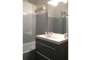 Bathtub