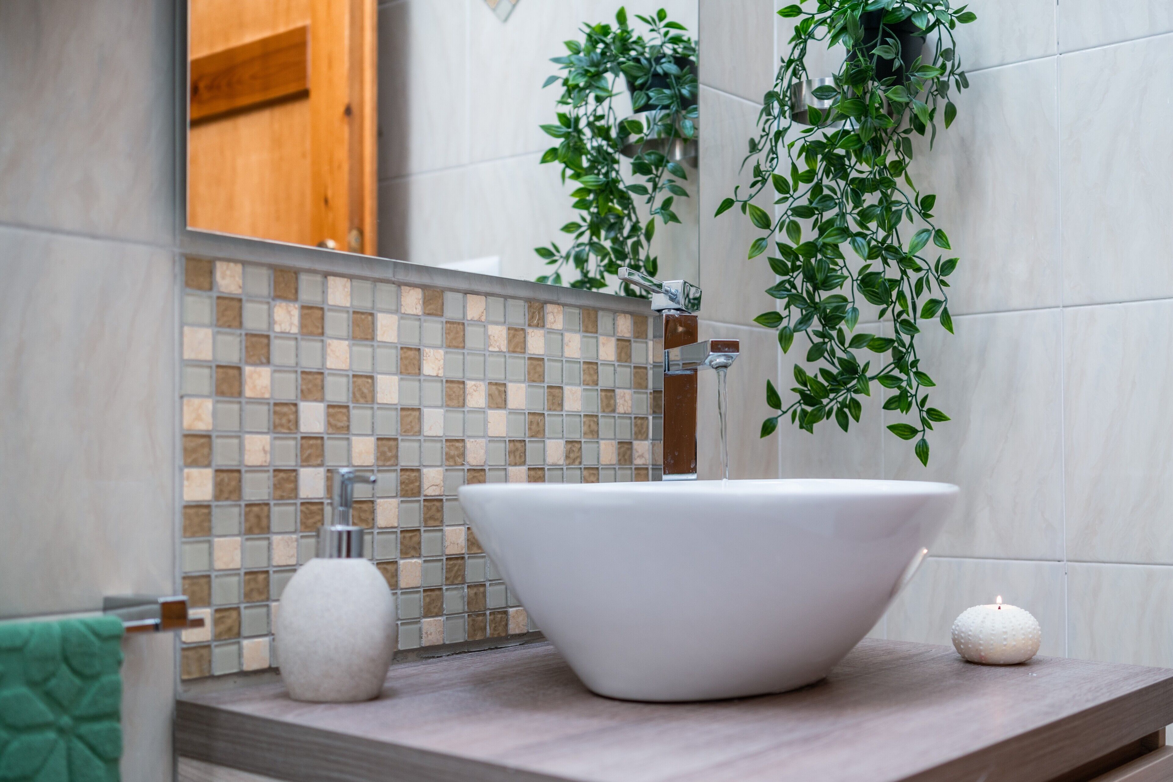 Suihku, hiustenkuivaaja, pyyhkeet