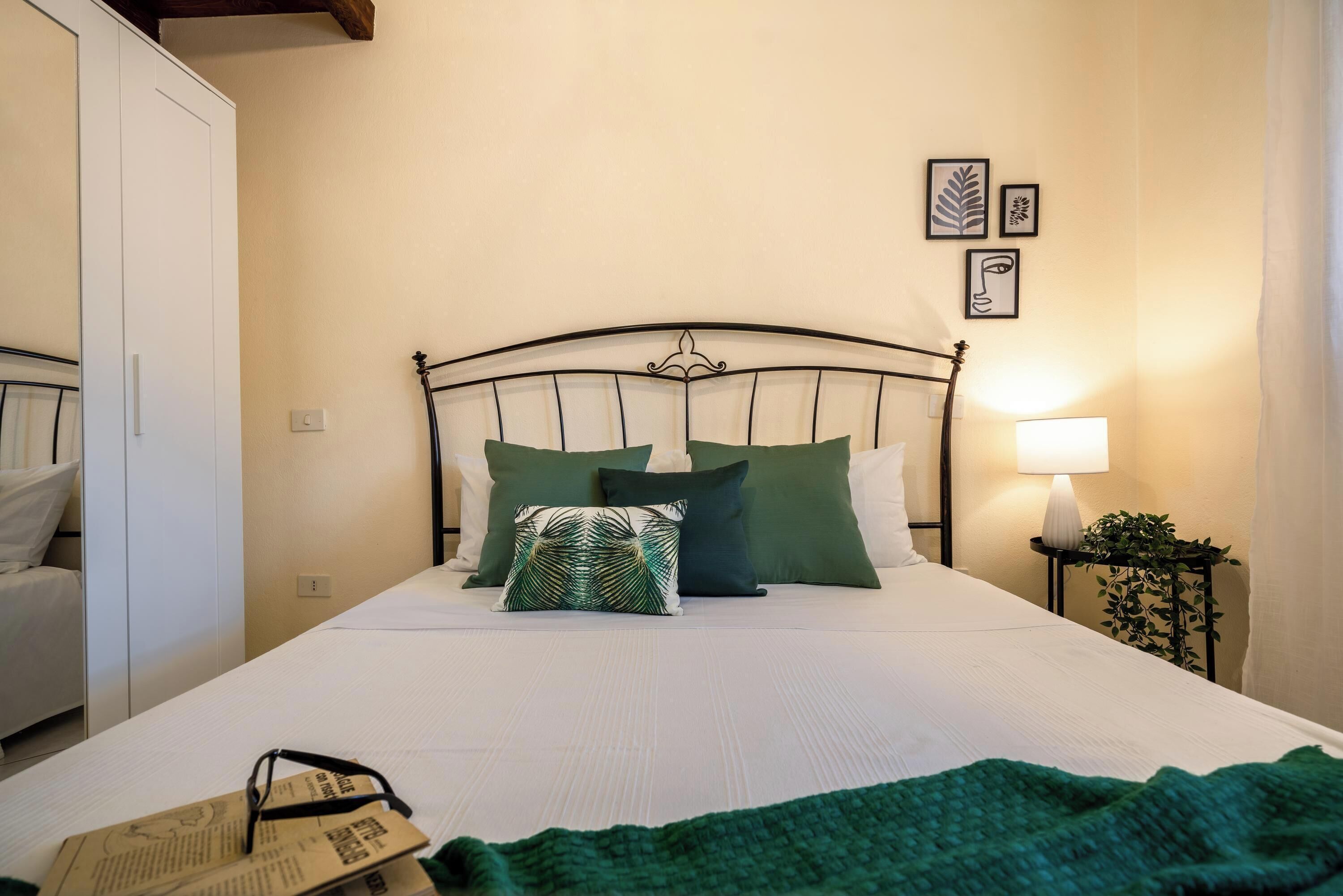 2 soverom, strykejern/-brett, wi-fi (inkludert) og sengetøy