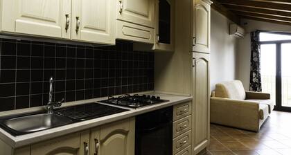 Villa Sara sull'Etna with Private Pool, Whirlpool & Wi-Fi