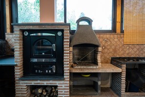 Interior - Villa Sara sull'Etna with Private Pool, Whirlpool & Wi-Fi (Viagrande)