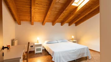 4 bedrooms, iron/ironing board, free WiFi, bed sheets