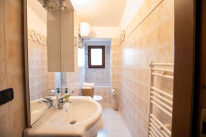 تجهيزات دش، مجففات شعر، مناشف