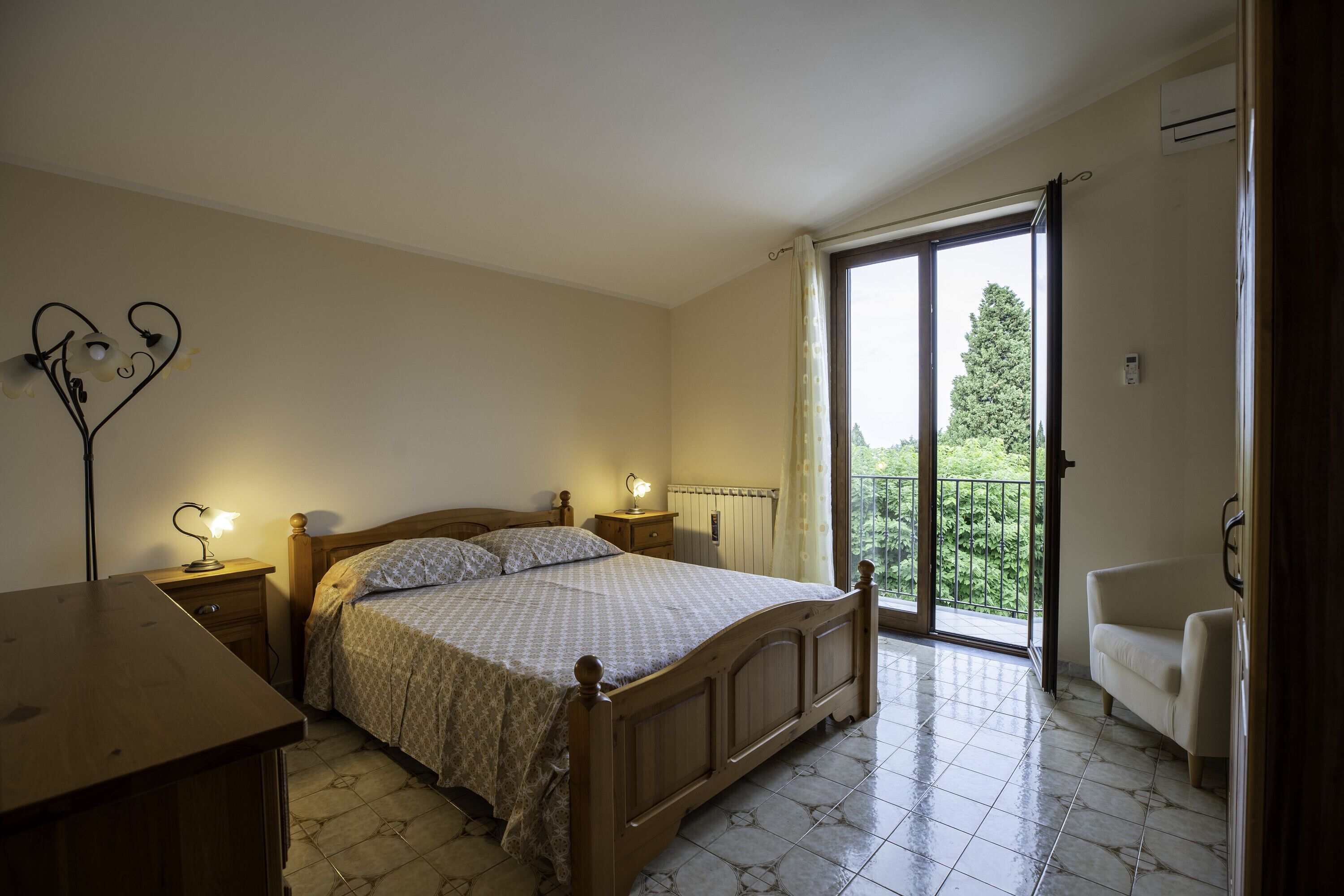 4 slaapkamers, een strijkplank/strijkijzer, gratis wifi, beddengoed