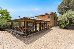 Exterior - Villa Sara sull'Etna with Private Pool, Whirlpool & Wi-Fi (Viagrande)