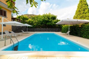Pool - Villa Sara sull'Etna with Private Pool, Whirlpool & Wi-Fi (Viagrande)