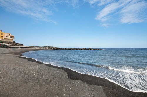 Vacation Home "Del Pescador Planta Alta" with Sea View, Balcony & Wi-Fi