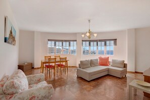 TV - Vacation Home "Del Pescador Planta Alta" with Sea View, Balcony & Wi-Fi (Arico)