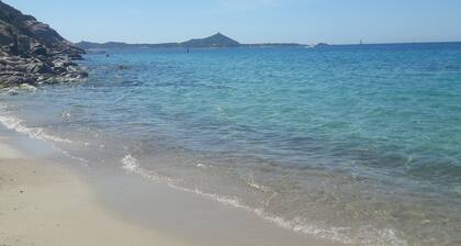 Ferienhaus 'L'Acquario' mit Bergblick, Terrasse und Klimaanlage