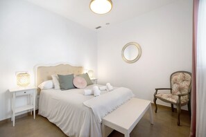 2 makuuhuonetta, silitysrauta/-lauta, ilmainen Wi-Fi, vuodevaatteet