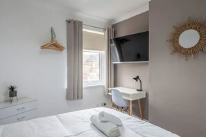 4 bedrooms, desk, iron/ironing board, free WiFi