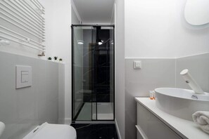 Shower, hair dryer, shampoo
