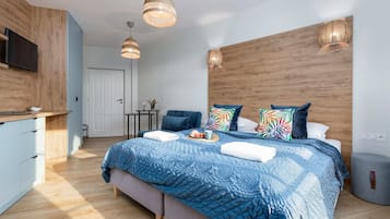 Iron/ironing board, WiFi, bed sheets