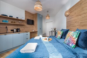 Iron/ironing board, WiFi, bed sheets