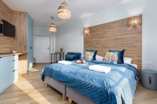 Iron/ironing board, WiFi, bed sheets