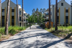 المنطقة المحيطة بالمنشأة