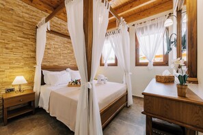 3 chambres, coffres-forts dans les chambres, fer et planche à repasser