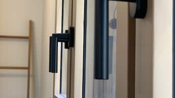 1 室のベッドルーム、WiFi