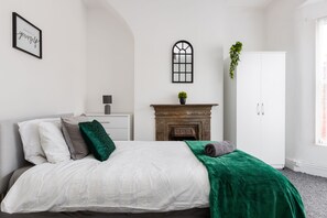 4 bedrooms, WiFi, bed sheets