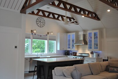 Exquisite New Hampton Home in a Perfect Location