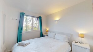 3 soverom, strykejern/-brett, wi-fi og sengetøy