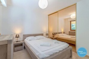 3 chambres, fer et planche Ă repasser, Wi-Fi gratuit, draps fournis