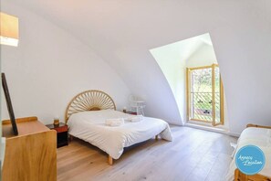 3 bedrooms, iron/ironing board, free WiFi, bed sheets