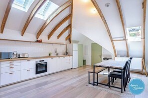 Fridge, oven, stovetop, dishwasher