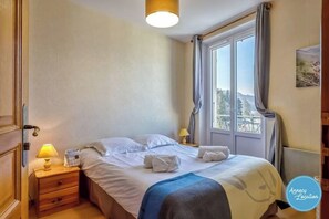 2 chambres, fer et planche à repasser, draps fournis