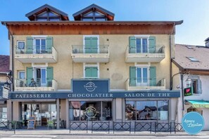 المنشأة من الخارج