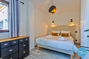 1 slaapkamer, een strijkplank/strijkijzer, gratis wifi, beddengoed