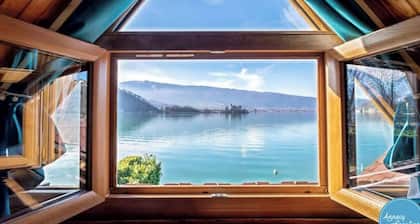 La LézardiÚre : maison au bord du Lac d'Annecy.