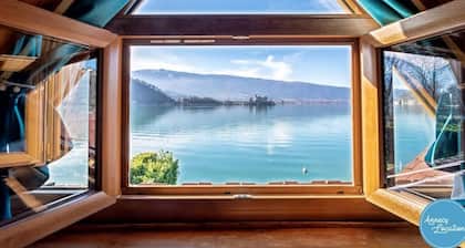 La Lézardière: Lakefront House on Lake Annecy